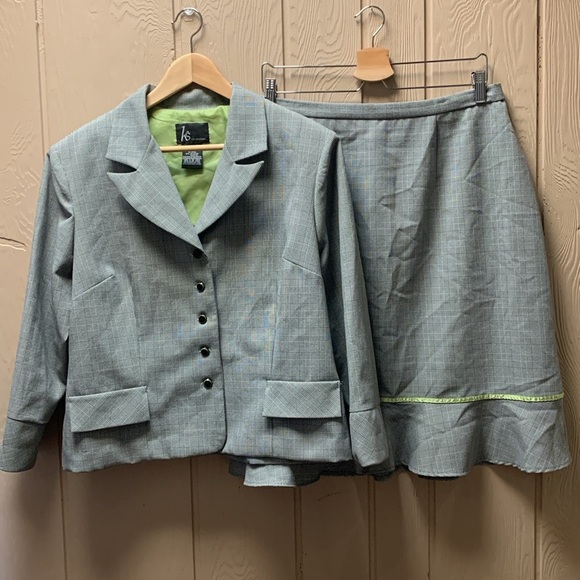 KS Collection Suit - Picture 1 of 15